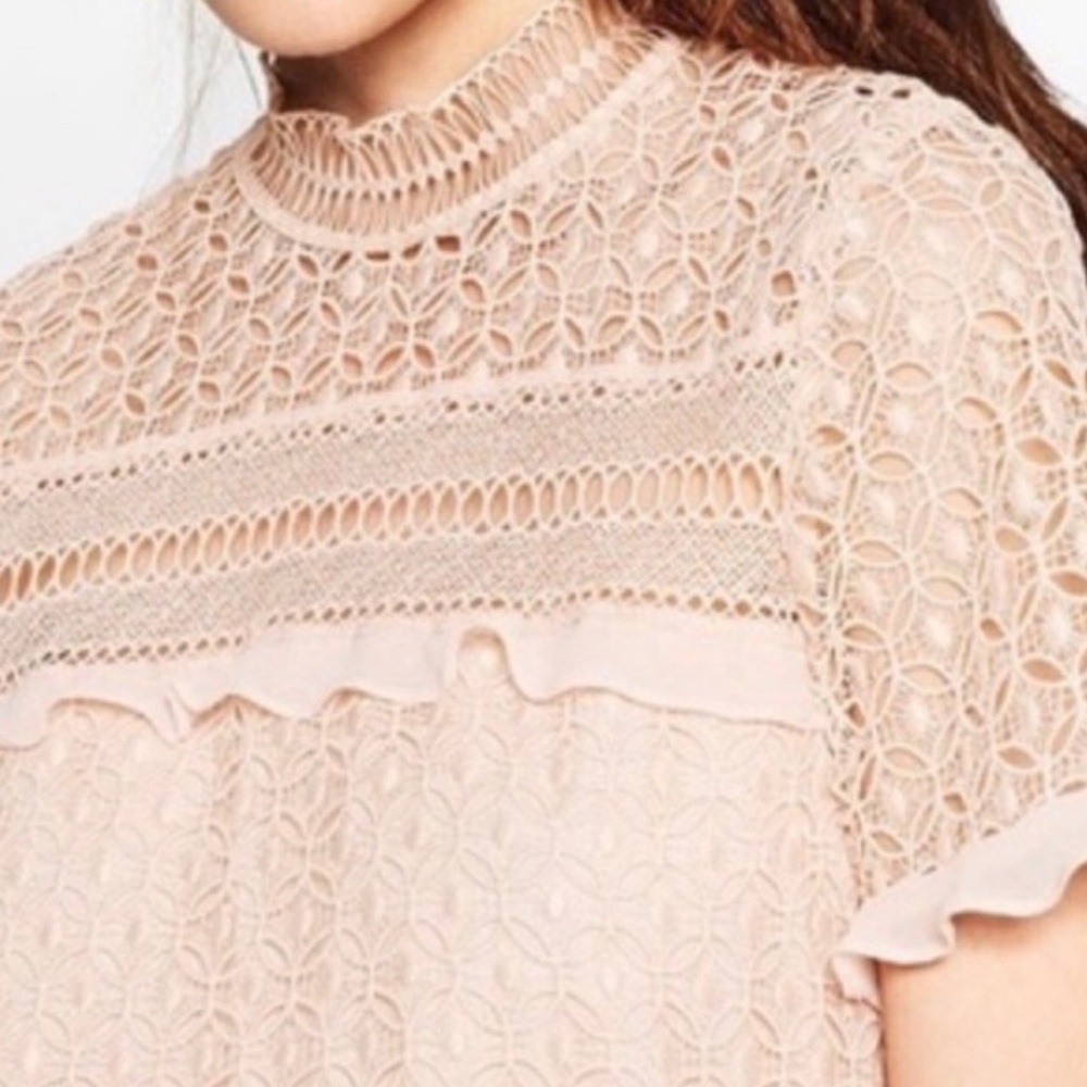 Zara- Crochet Blush Blouse.   Size XS - Picture 3 of 11